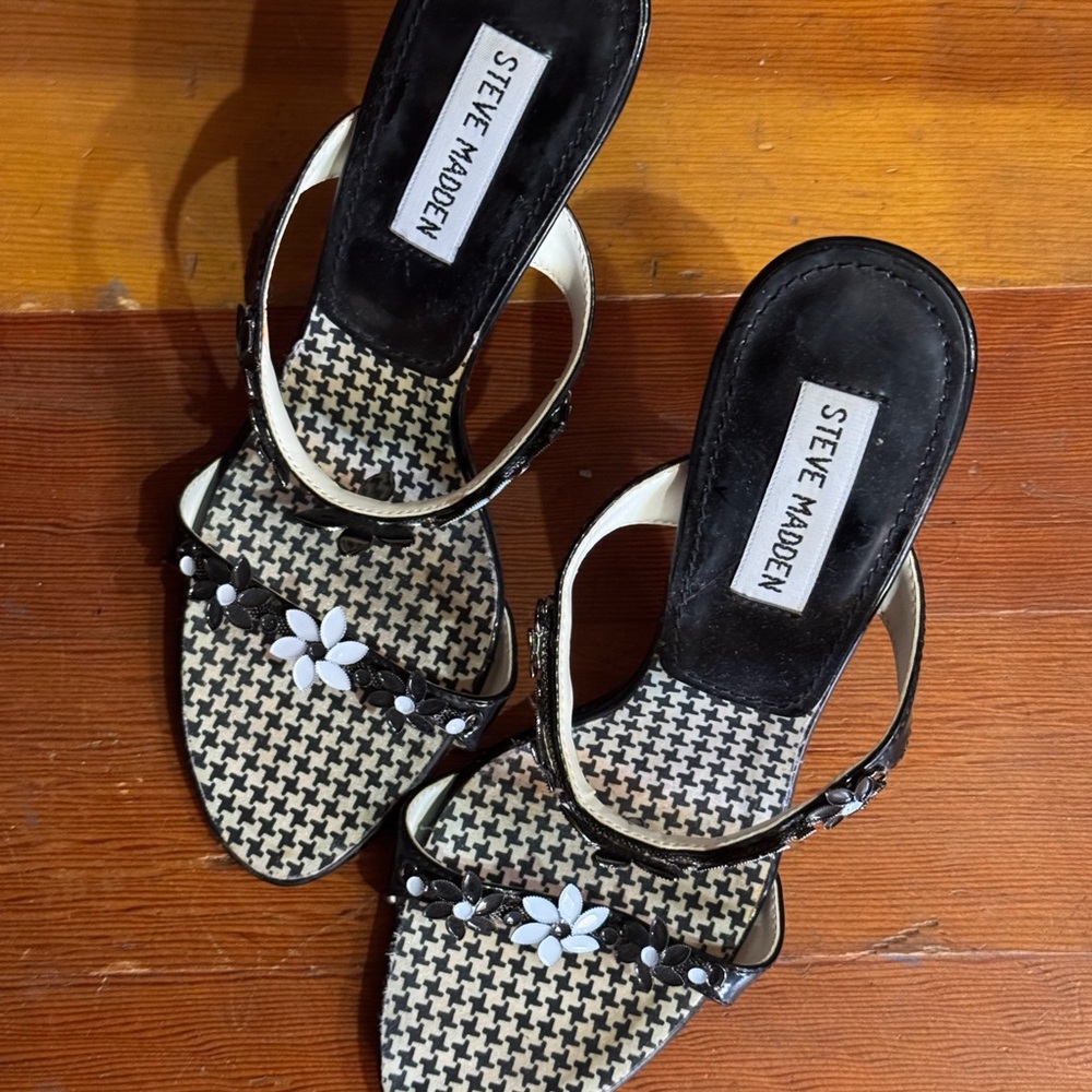 Steve Madden Black and White Floral Sandals